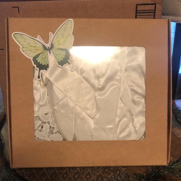 New Without Tags:  Silky Bridal Robe with belt - Picture 15 of 17